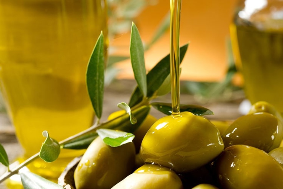 Creative Ways To Use Olive Oil And Vinegar In Everyday Cooking